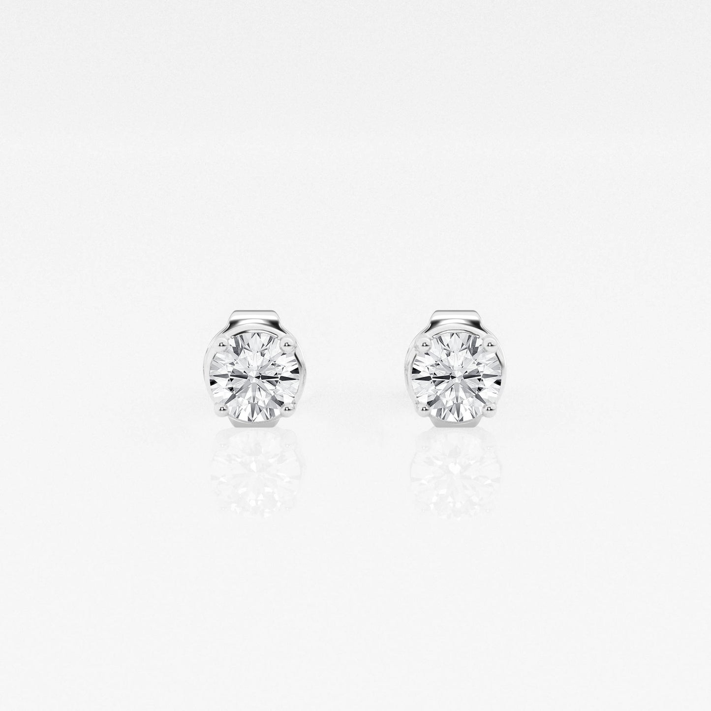 Round Solitaire earrings with four prongs